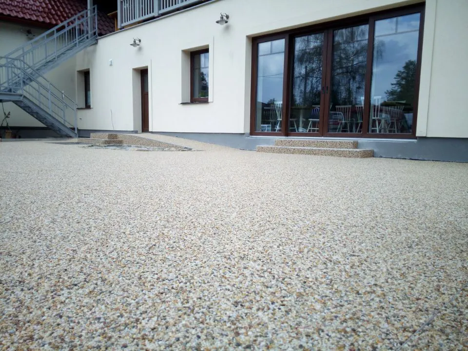 Sàn sỏi polymer thoát nước tự nhiên và chống trơn trượt ngoại thất