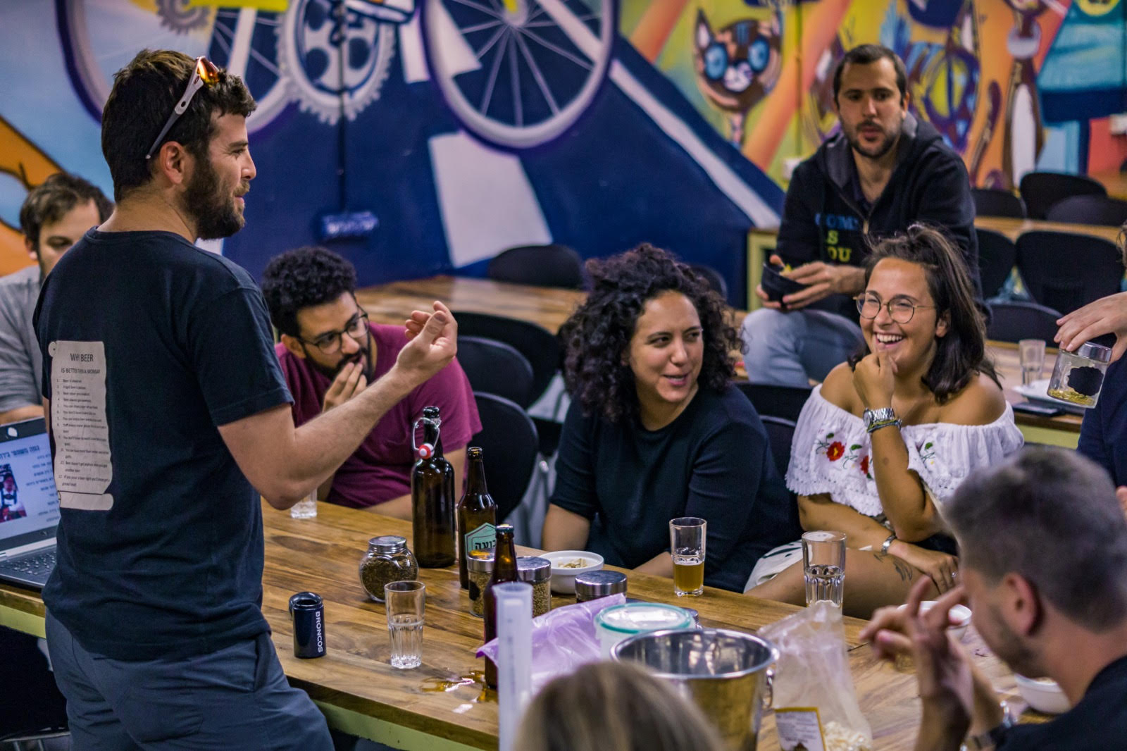 איך מגיעות בירות לעולם: סדנה להכנת בירה במבשלת בוטיק