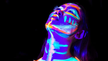 Old Queens Head Host Neon Naked Life Drawing!