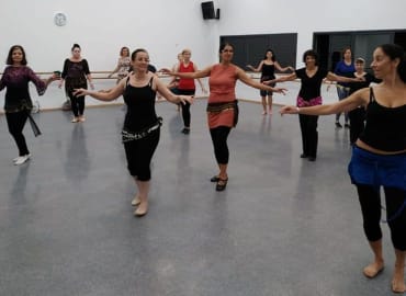 ריקוד בטן למסיבת רווקות Bellydance bachelorette party