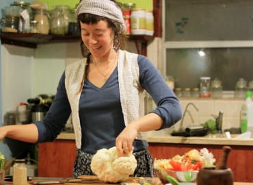 בישול טבעוני וצבעוני אצל נועה וגלעד 