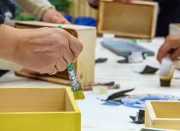 יוצרים מתחילים: סדנת נגרות וצבע