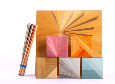 מרקטרי קש: סדנת שיבוץ חתיכות קש המשמשים לקישוט