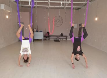 סדנת יוגה על ערסלים להורים עם ילדים