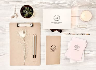 קסם הקלפים: מסע חוויתי עם ערכת הקלפים אינסייט