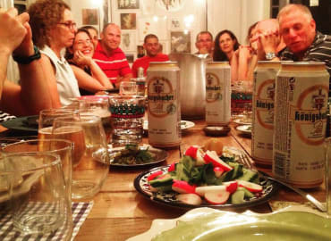 בדירת גג תלאביבית: ארוחת קונספט אומנותית וחד פעמית 