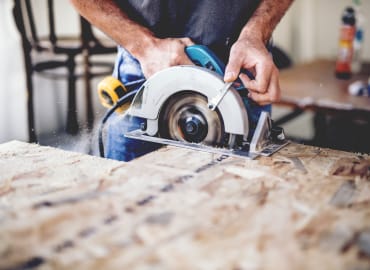 סדנת נגרות - שולחן עץ מעוצב