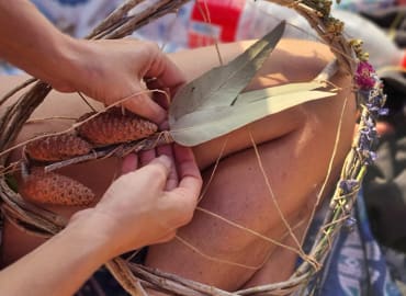 סדנה בטבע: סדנת קליעה בחומרים טבעיים 
