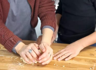 סדנת בת מצווה אמא ובת: סדנת אפייה פרטית, מקרבת ומעצימה