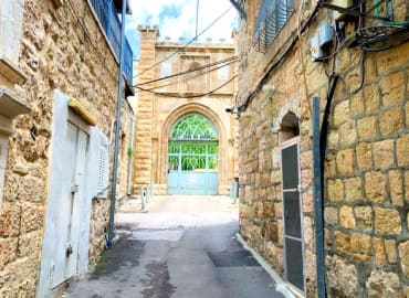  ספיישל Funzing: מלון פסטורלי וסיור ציורי בעין כרם