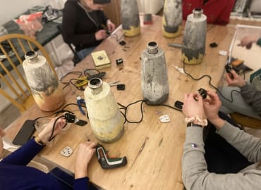 Make your own industrial concrete table lamp