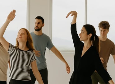 ריקוד קבוצתי: חיבור דרך תנועה