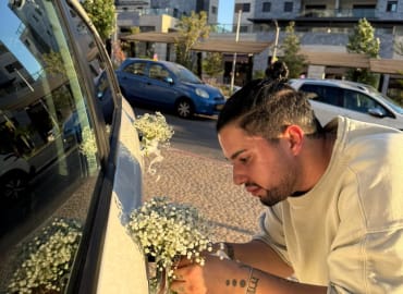 שוזרים רגש: סדנאות שזירת הפרחים של MUSH