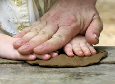 כיתת אמן עם הפסל דן רייזנר