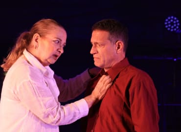 תיאטרון הסימטה מציג: "סודות בוערים"