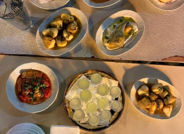 סיורי לילה בחיפה: סיור אוכל ואלכוהול בשוק תלפיות