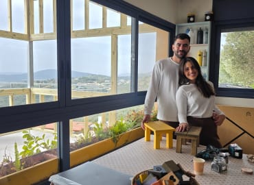 טעימה של נגרות מול נוף גלילי מטריף