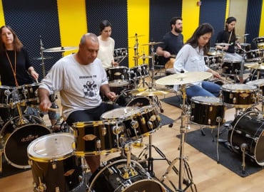 כולם על התופים: סדנת תופים משפחתית/קבוצתית פרטית!