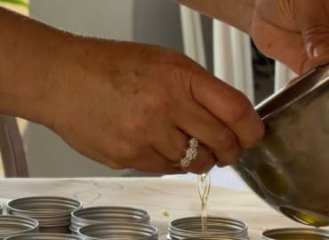 לגעת,להריח,לטעום.חוויה חושית בשניים