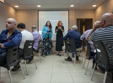 בואו למינגלדייט עם אנשים חדשים בהובלת דייטולוגית בכירה