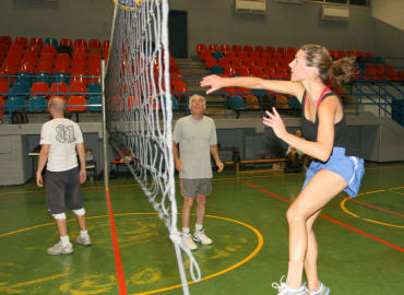 אימון כדורעף חובבים - לנשים וגברים