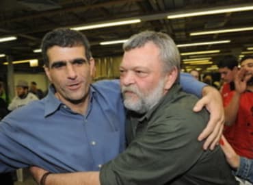 מוסי רז ממרצ לפגישה על הבר