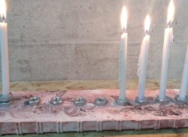 חנוכה | סדנת יצירה להכנת חנוכייה מבטון דמוי שיש