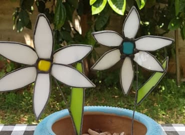 טעימת ויטראז׳: סדנה מקורית ליצירת פרחי נוי מזכוכית