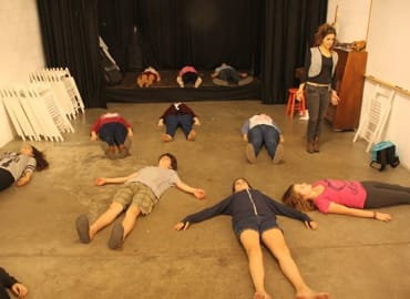 לימדו כלים לחיים שעוזרים גם במשחק עם שחקנית וזמרת