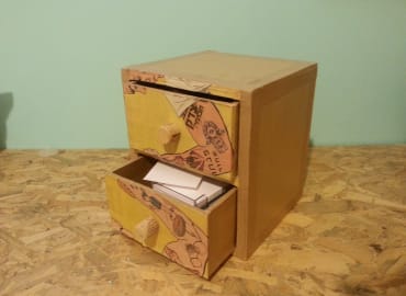 סדנת בניית רהיטים מקרטון