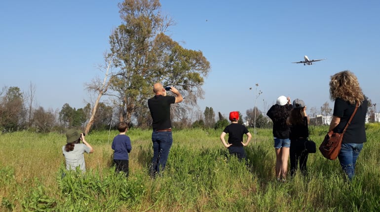 סיור ספוטינג מרתק  באזור נתב"ג - לקבוצות משפחות הפתעות 