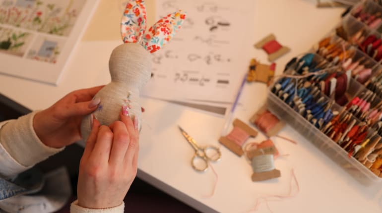 סדנת רקמה קסומה: רעשן ארנב