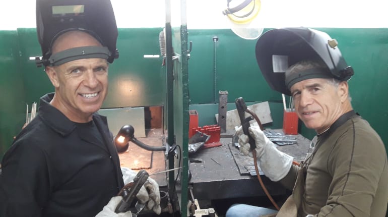 סדנת מסגרות פלדה - מרעיון למוצר במכללה לריתוך