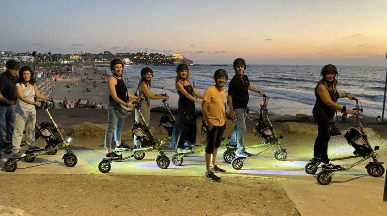 טיול על קורקינטים חשמליים תלת גלגלים  בטיילת TLV 