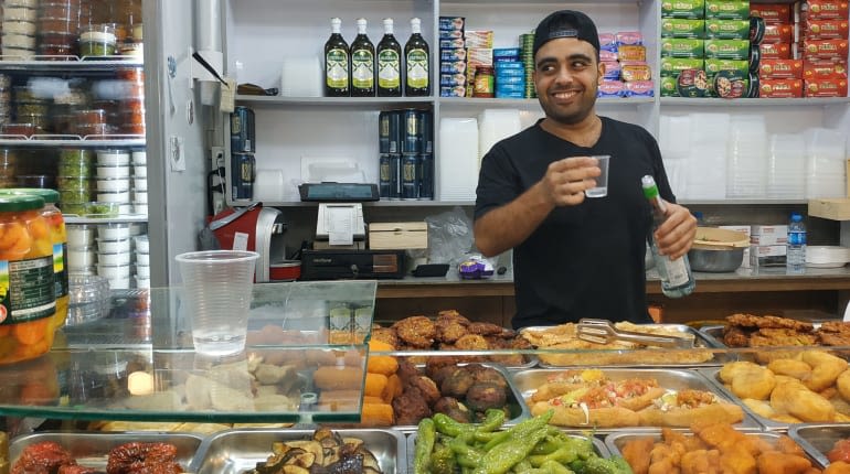 טעם מקומי: סיור קולטורה וטעימות מפתיעות בשוק נתניה