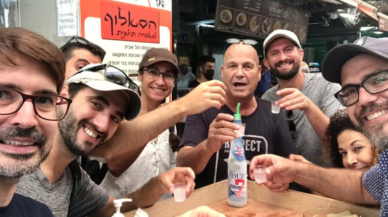 לא על הסאלוף לבדו: סיור קולינרי מטריף בשוק התקווה 