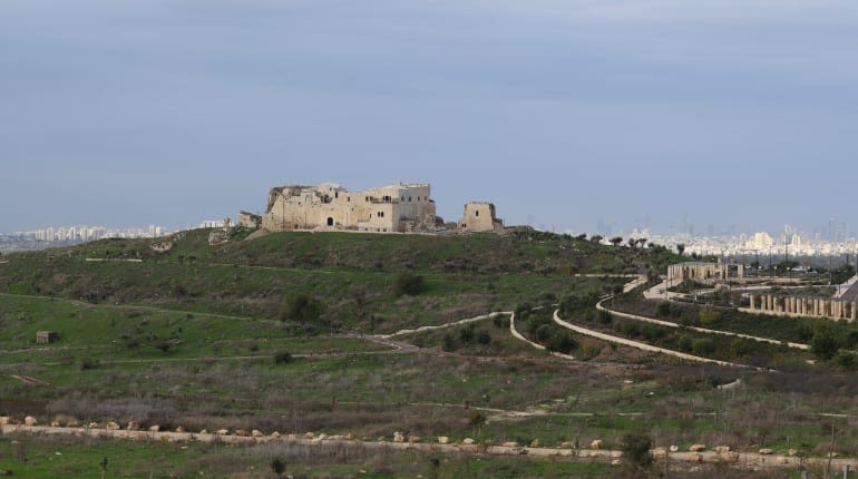 מגלים את מגדל צדק: סיור מפתיע בלב הארץ
