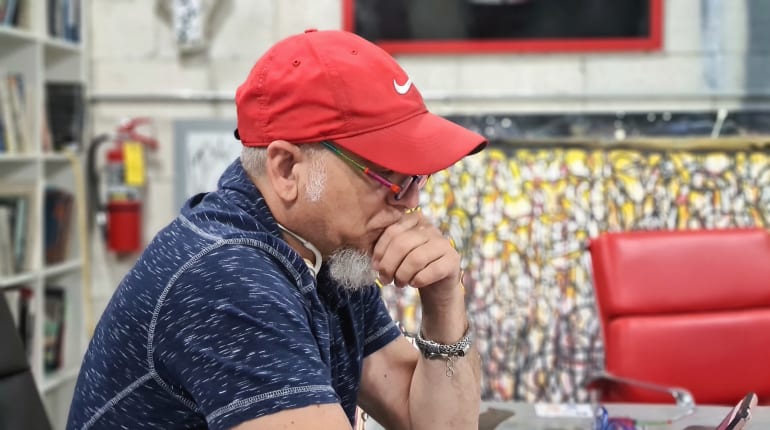 רגע הבריאה בצבעים: מפגש עם האומן יגאל פדידה