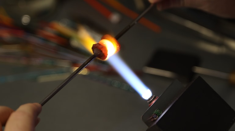 אש היצירה: שעתיים של יצירת חרוזי זכוכית