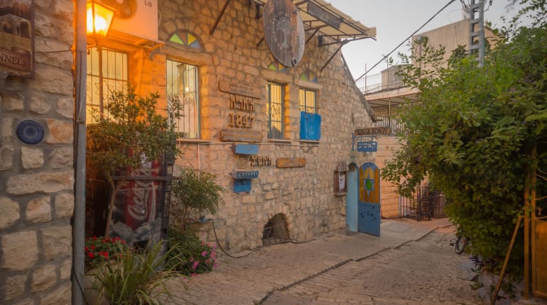  ספיישל Funzing: מלון יוקרתי וסיור סיפורים וטעמים בצפת