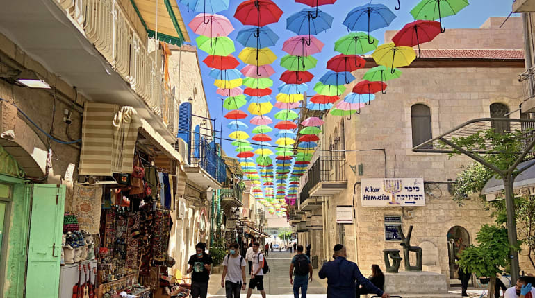 בין ריבלין לסולומון: סיור בנחלת שבעה הציורית 