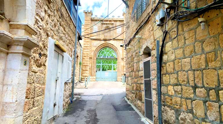  ספיישל Funzing: מלון פסטורלי וסיור ציורי בעין כרם