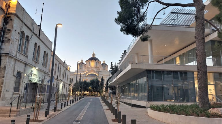 מרוסיה באהבה לצרפת - סיור במגרש הרוסים וגג הנוטרדאם