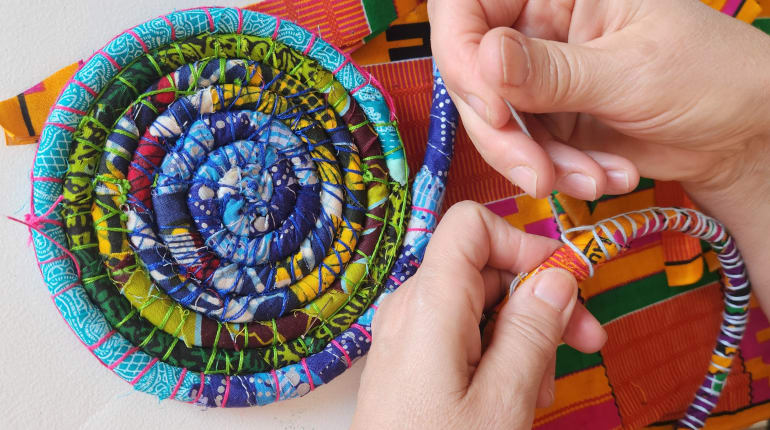 מחברים את הבדים - סדנת ליפוף בבדים אפריקאיים 