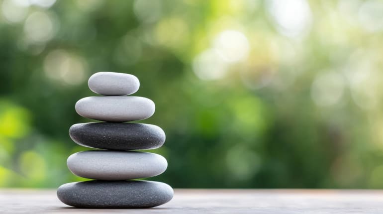 זן מדיטציה והצחוק : לאחר שישב ולמד והקשיב מיכאל מדבר