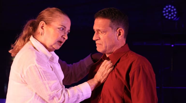 תיאטרון הסימטה מציג: "סודות בוערים"