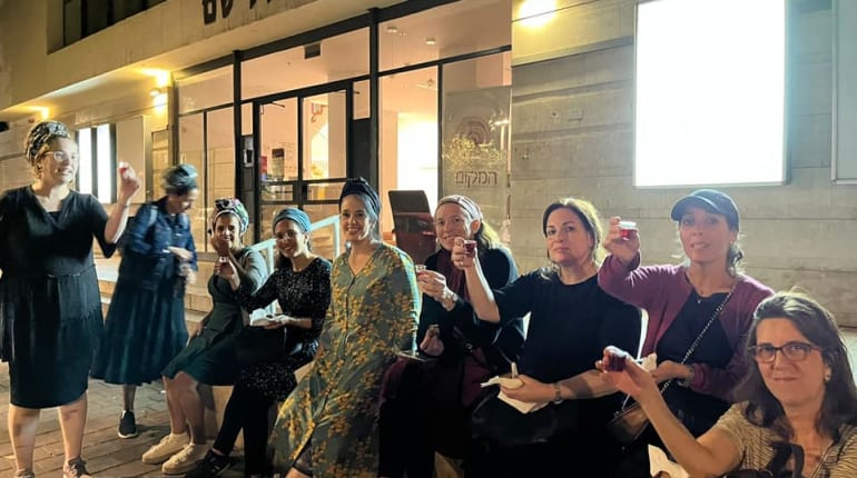 כשהנשמה מאירה: סיור בתל אביב של מעלה 