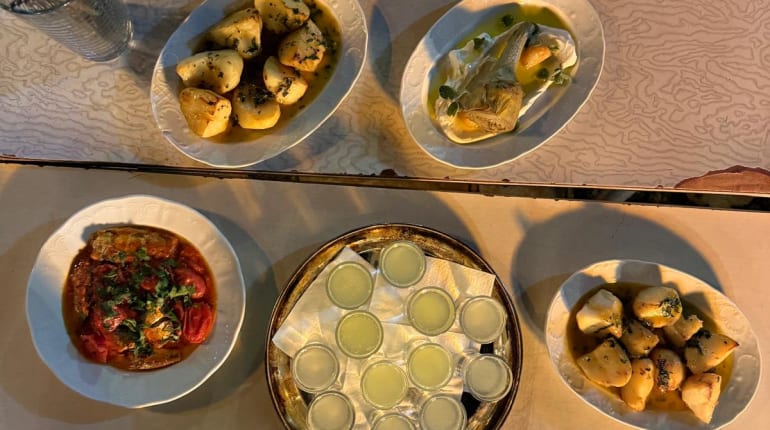 סיורי לילה בחיפה: סיור אוכל ואלכוהול בשוק תלפיות