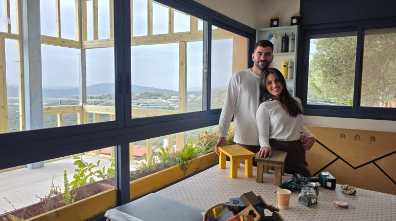 טעימה של נגרות מול נוף גלילי מטריף