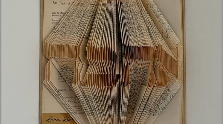 הפכו ספר ישן ליצירת אמנות מרהיבה: סדנת פיסול ספרים